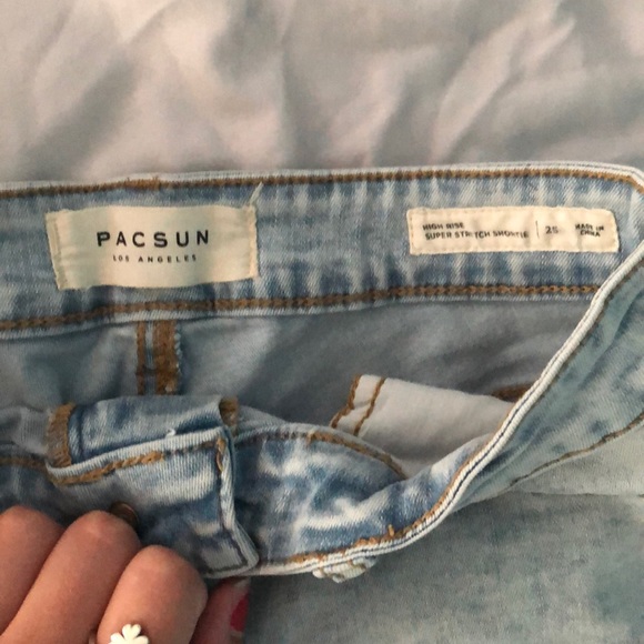 STAR HAND PAINTED Pacsun lightwash hi rise shorts - Picture 3 of 3
